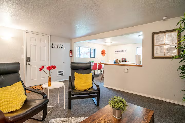 323 N 46th St #B - Photo 5 of 20