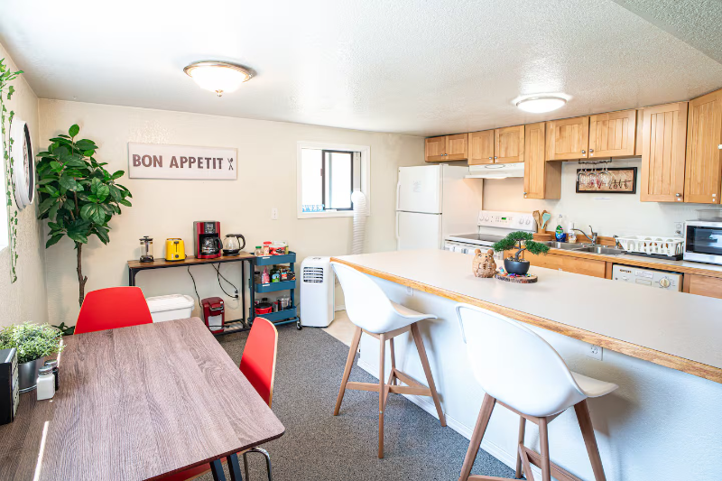 323 N 46th St #B - Photo 6 of 20