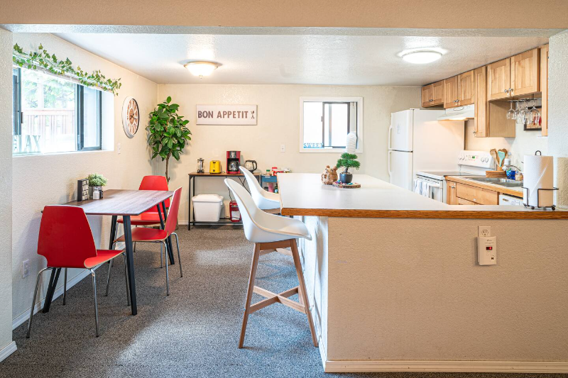 323 N 46th St #B - Photo 7 of 20