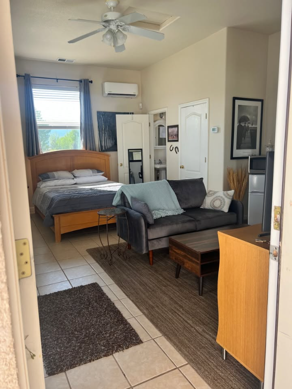 1543 West Highpoite Ct - Photo 2 of 16