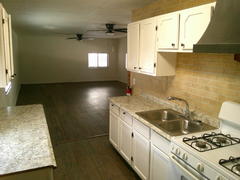 801 4th St - Photo 7 of 18