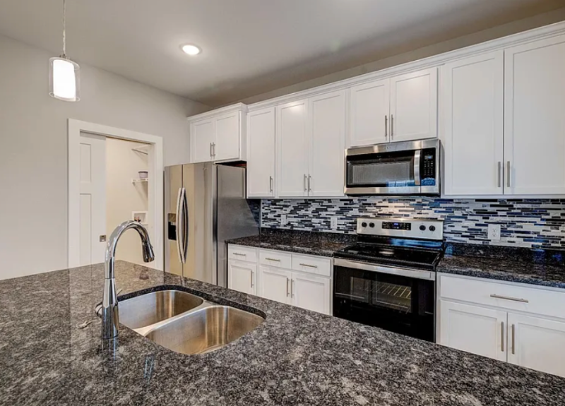 2129 Bayport Ave - Photo 4 of 20