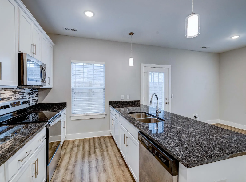 2129 Bayport Ave - Photo 5 of 20