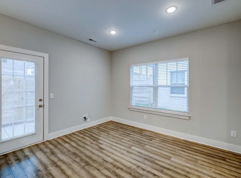 2129 Bayport Ave - Photo 6 of 20