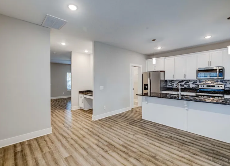 2129 Bayport Ave - Photo 7 of 20