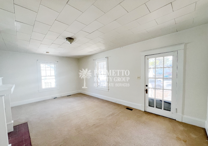 1104 Gregory St - Photo 2 of 11