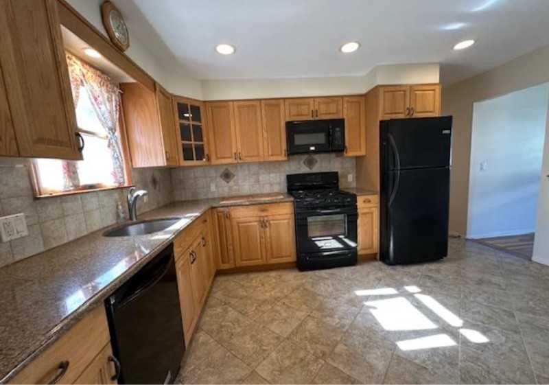 216 Hill Avenue - Photo 3 of 14