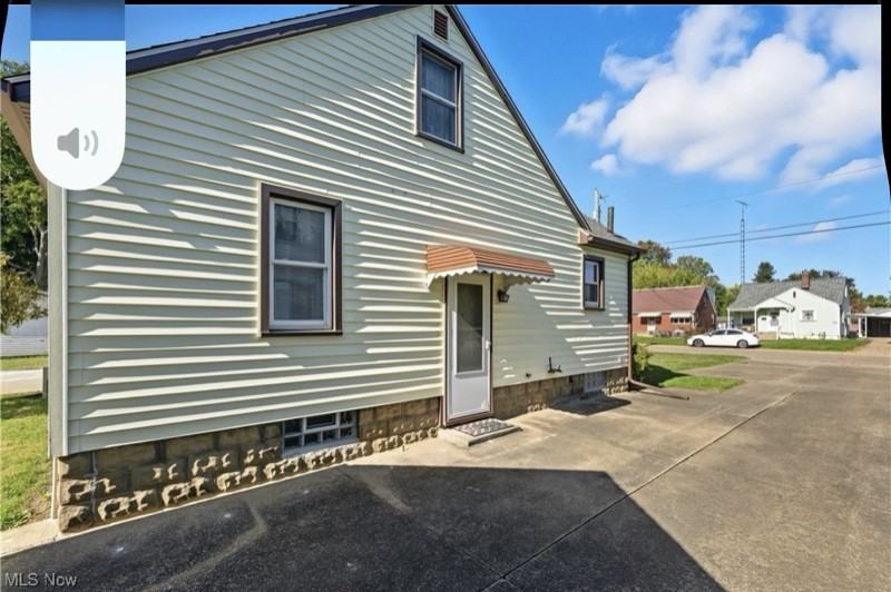 132 33rd Street Southeast - Photo 3 of 7