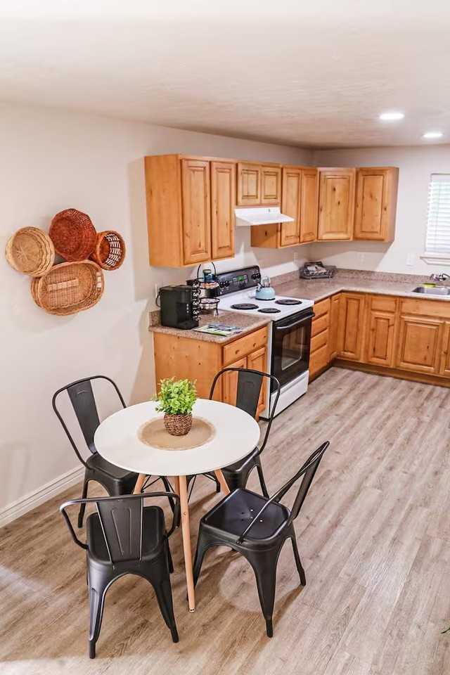 521 North 12th Avenue, Unit B - Photo 5 of 13