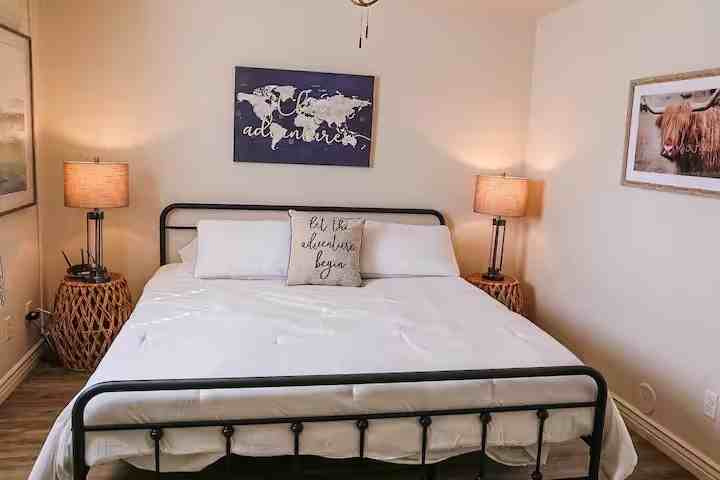 521 North 12th Avenue, Unit B - Photo 6 of 13