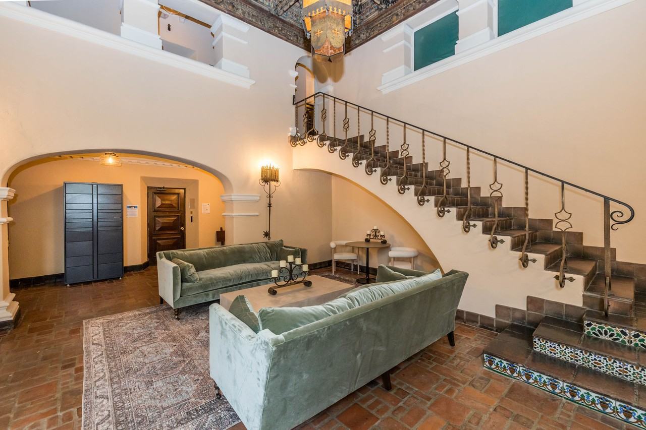 491 Crescent - Photo 3 of 4