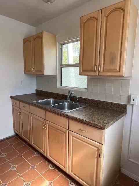 115 W Simpson St #B - Photo 4 of 14