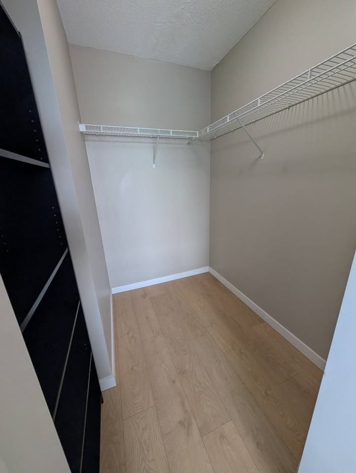 13618 100 Avenue - Photo 3 of 14