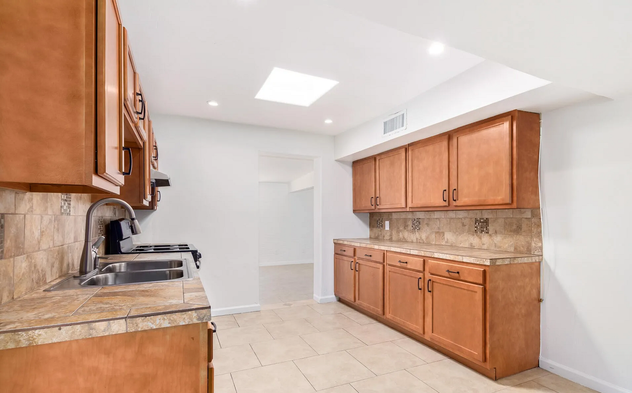 4319 S 15th Ave #NA - Photo 5 of 12