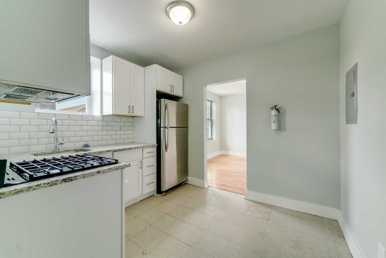 5309 HUDSON - Photo 2 of 9