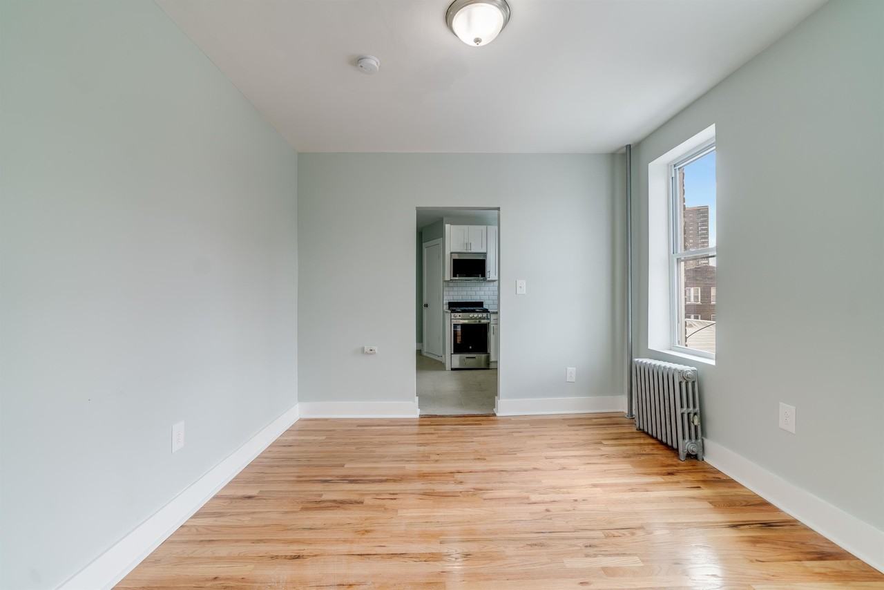 5309 HUDSON - Photo 4 of 9