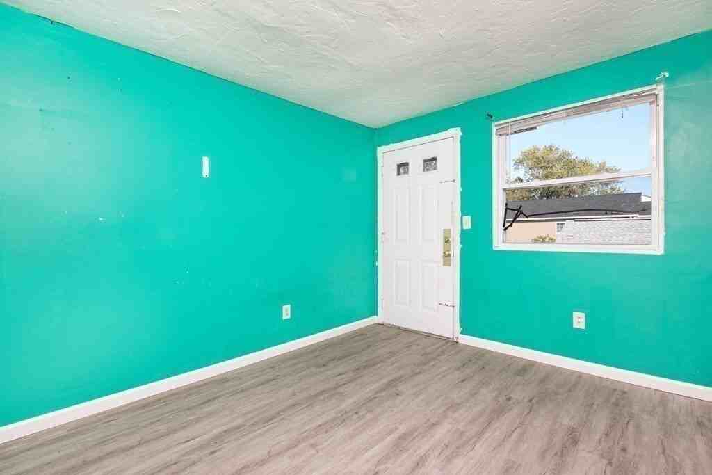 69 Calumet Street - Photo 4 of 14