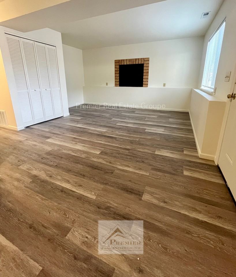 1013 Western Drive - Photo 3 of 9