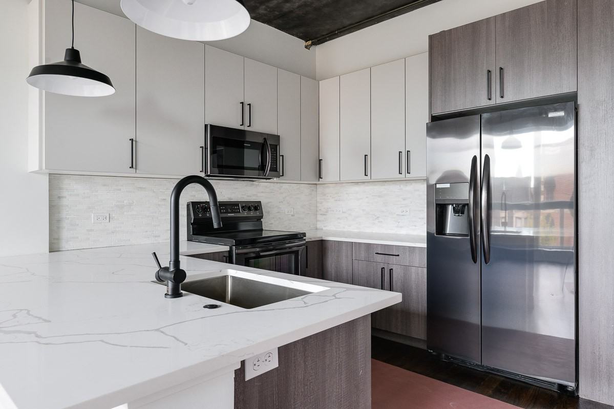 4720 N SHERIDAN RD - Photo 3 of 10