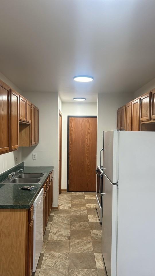 800 State Street - Photo 4 of 6