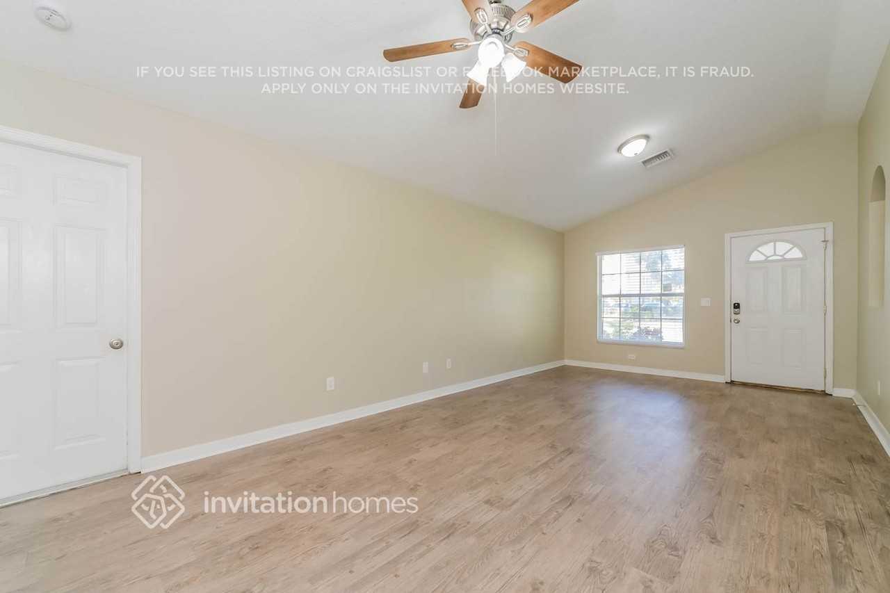 215 1st St - Photo 4 of 17