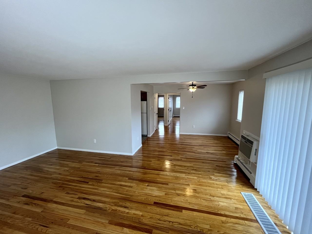 Brafferton Square Apts - Photo 2 of 9