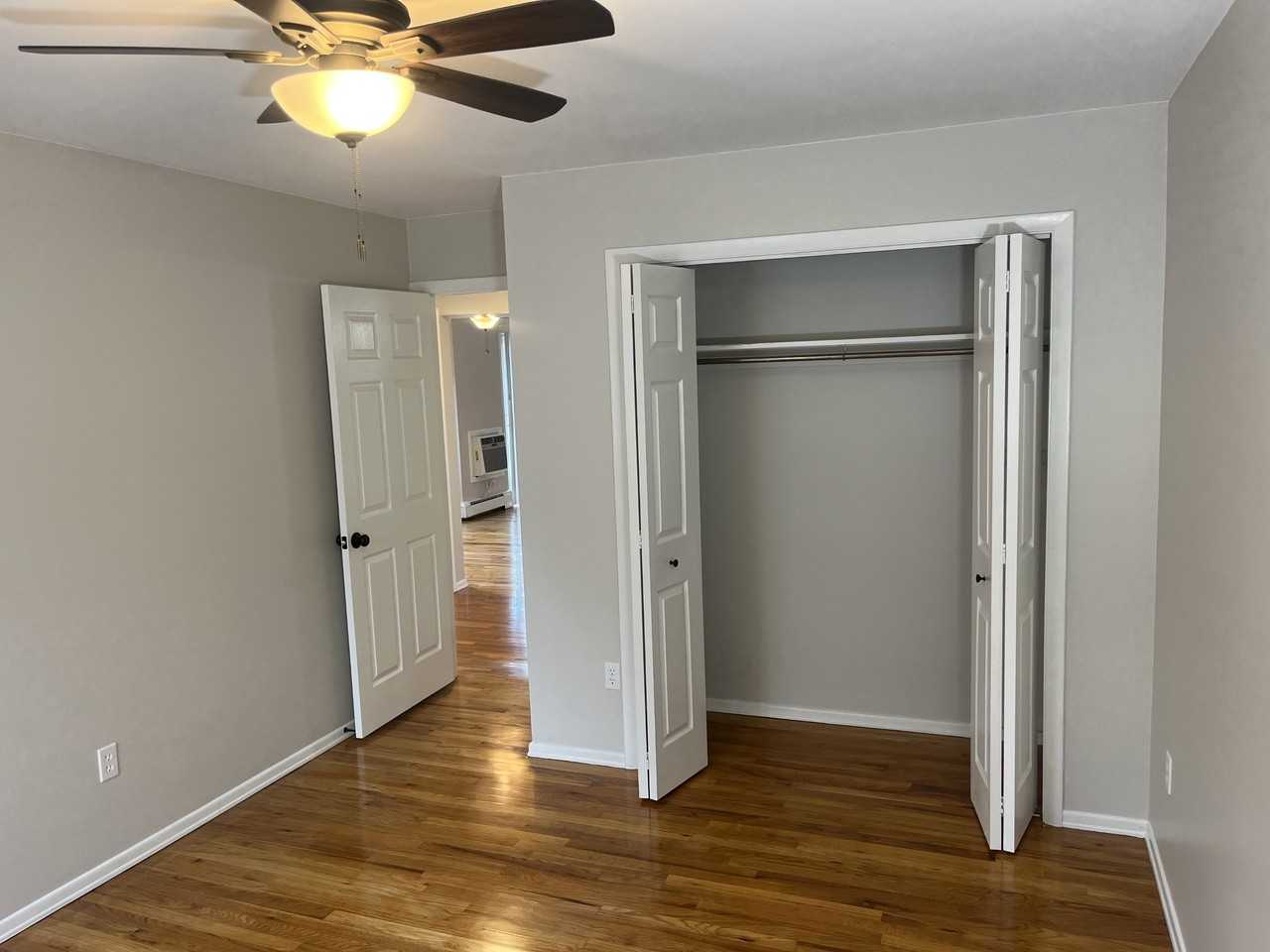 Brafferton Square Apts - Photo 7 of 9