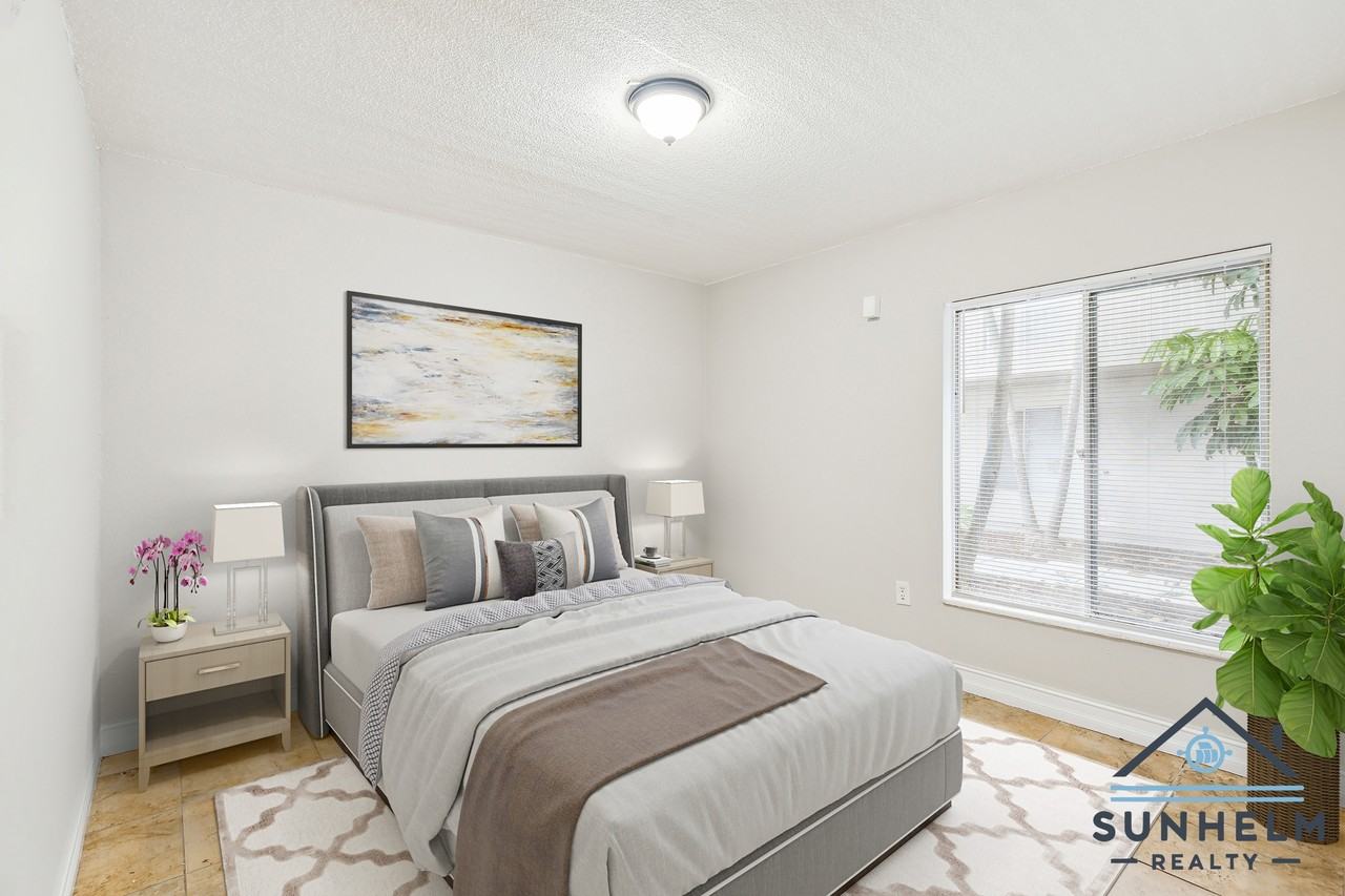 Green Tee - Photo 3 of 50