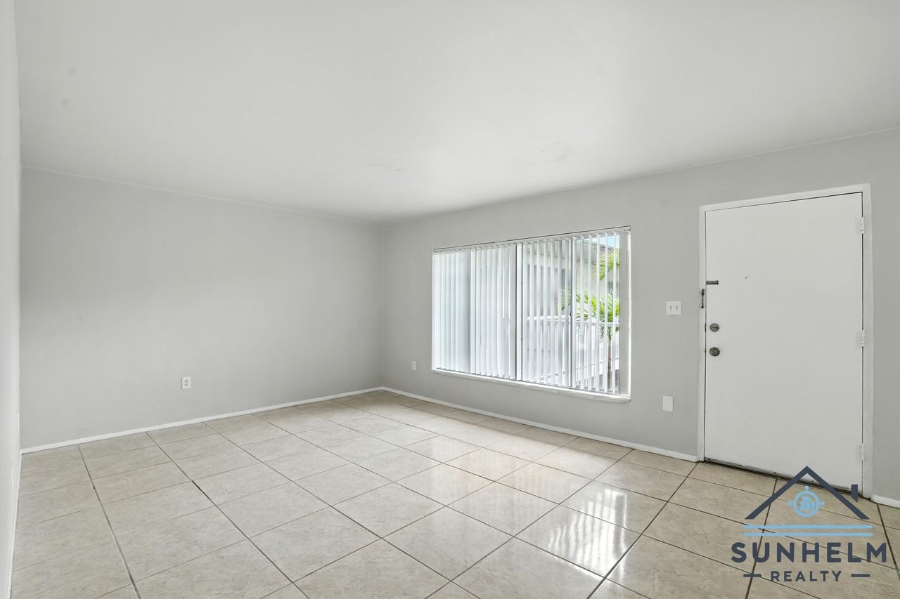 Green Tee - Photo 4 of 50