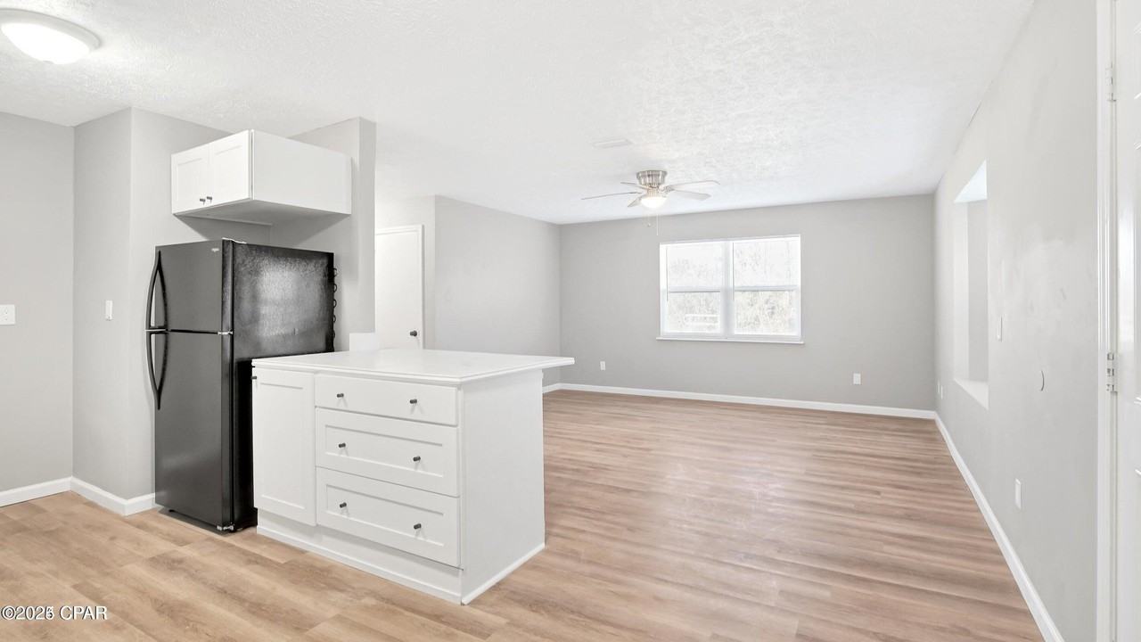 1028 Spring Avenue - Photo 2 of 11