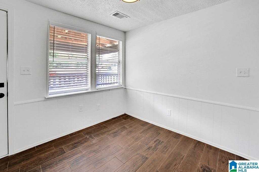 4713 9th Ave - Photo 4 of 24