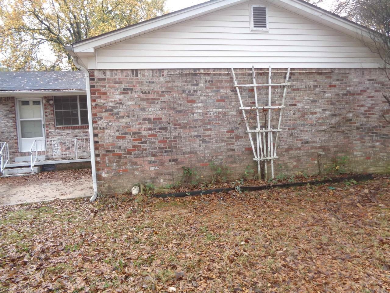 9209 Cloverhill Rd - Photo 3 of 34