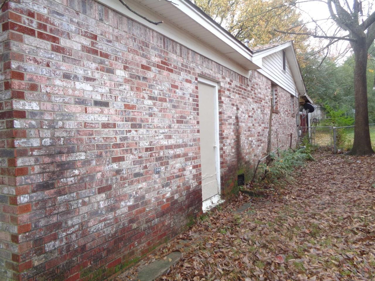 9209 Cloverhill Rd - Photo 4 of 34