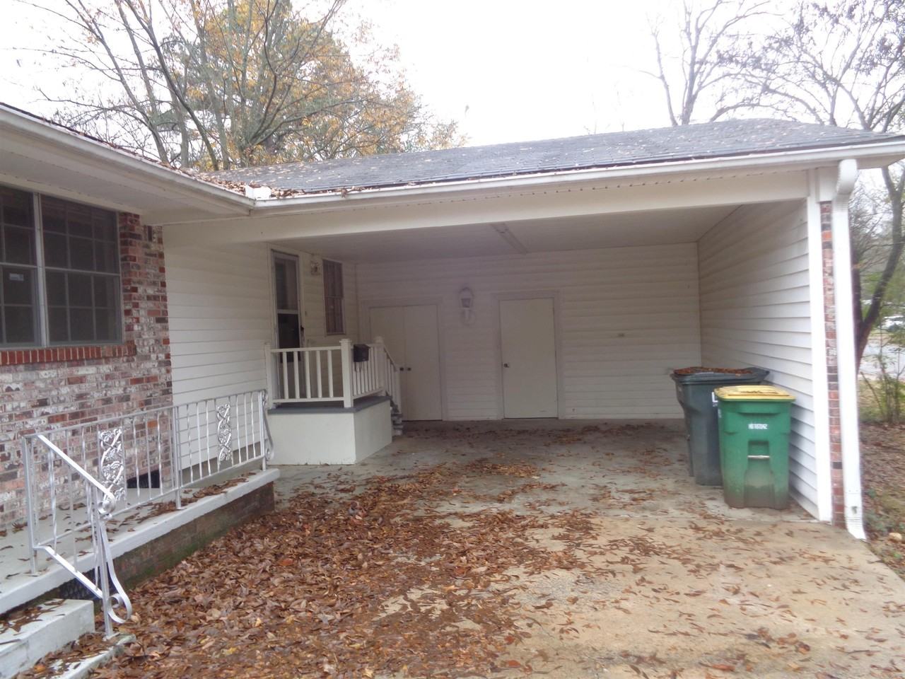 9209 Cloverhill Rd - Photo 6 of 34