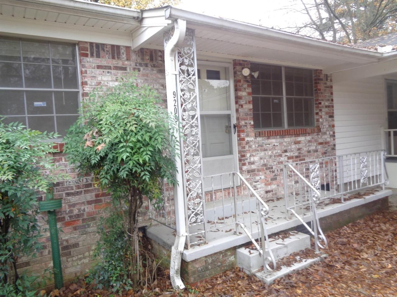 9209 Cloverhill Rd - Photo 7 of 34