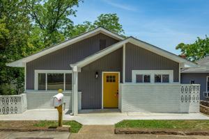 featured image of 1813 East Parkway