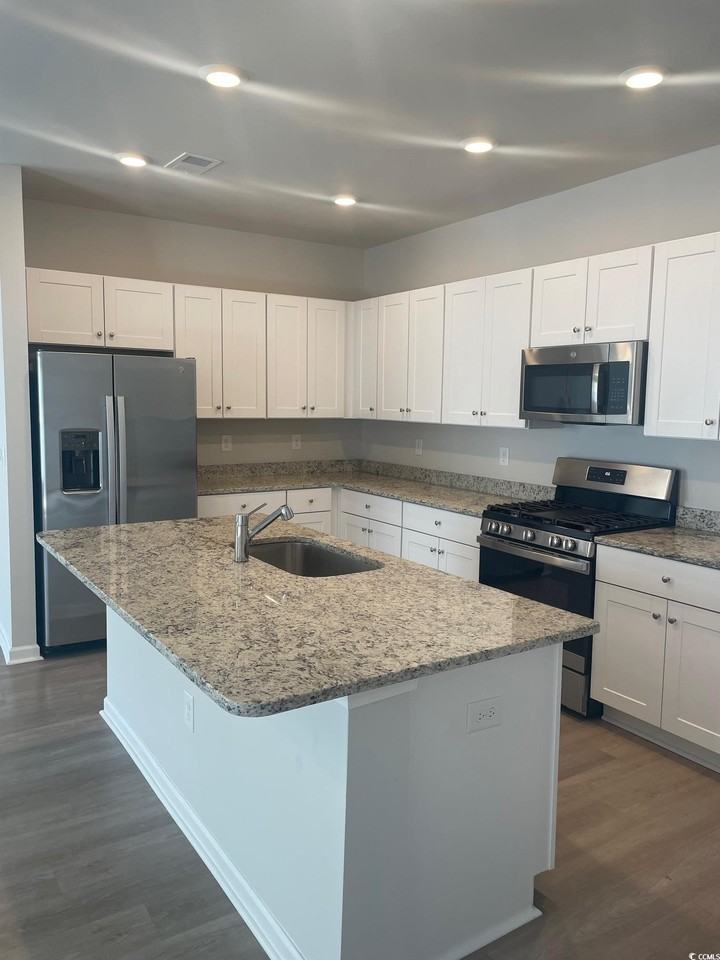 61 S Reindeer Rd - Photo 4 of 10