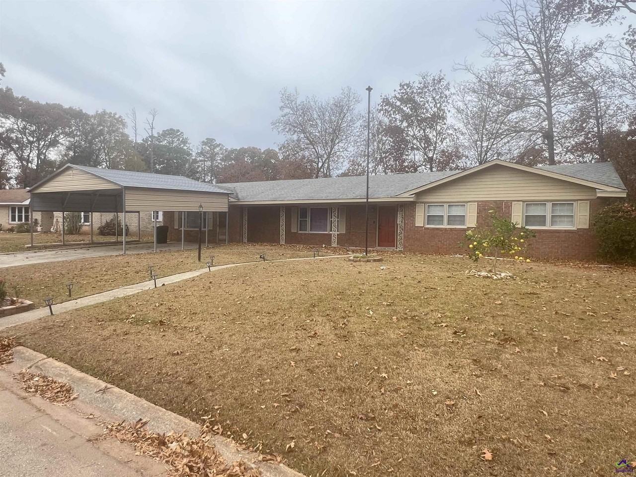 409 Forest Lake Dr - Photo 2 of 43