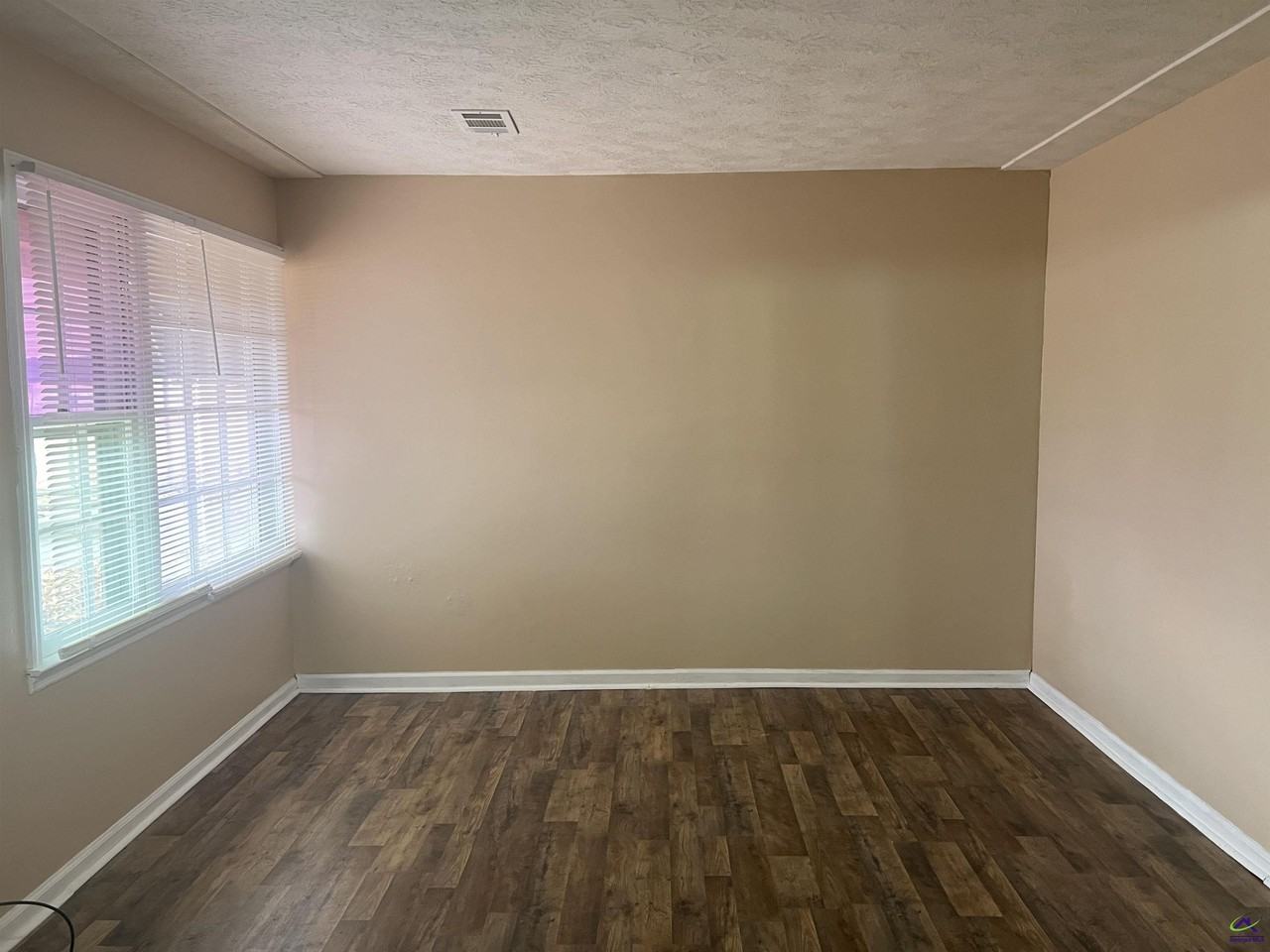 409 Forest Lake Dr - Photo 4 of 43