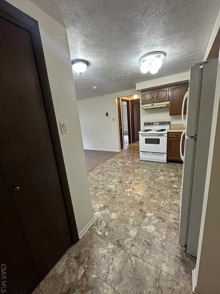 2008 Forest Hills Dr Apt 6 - Photo 3 of 13