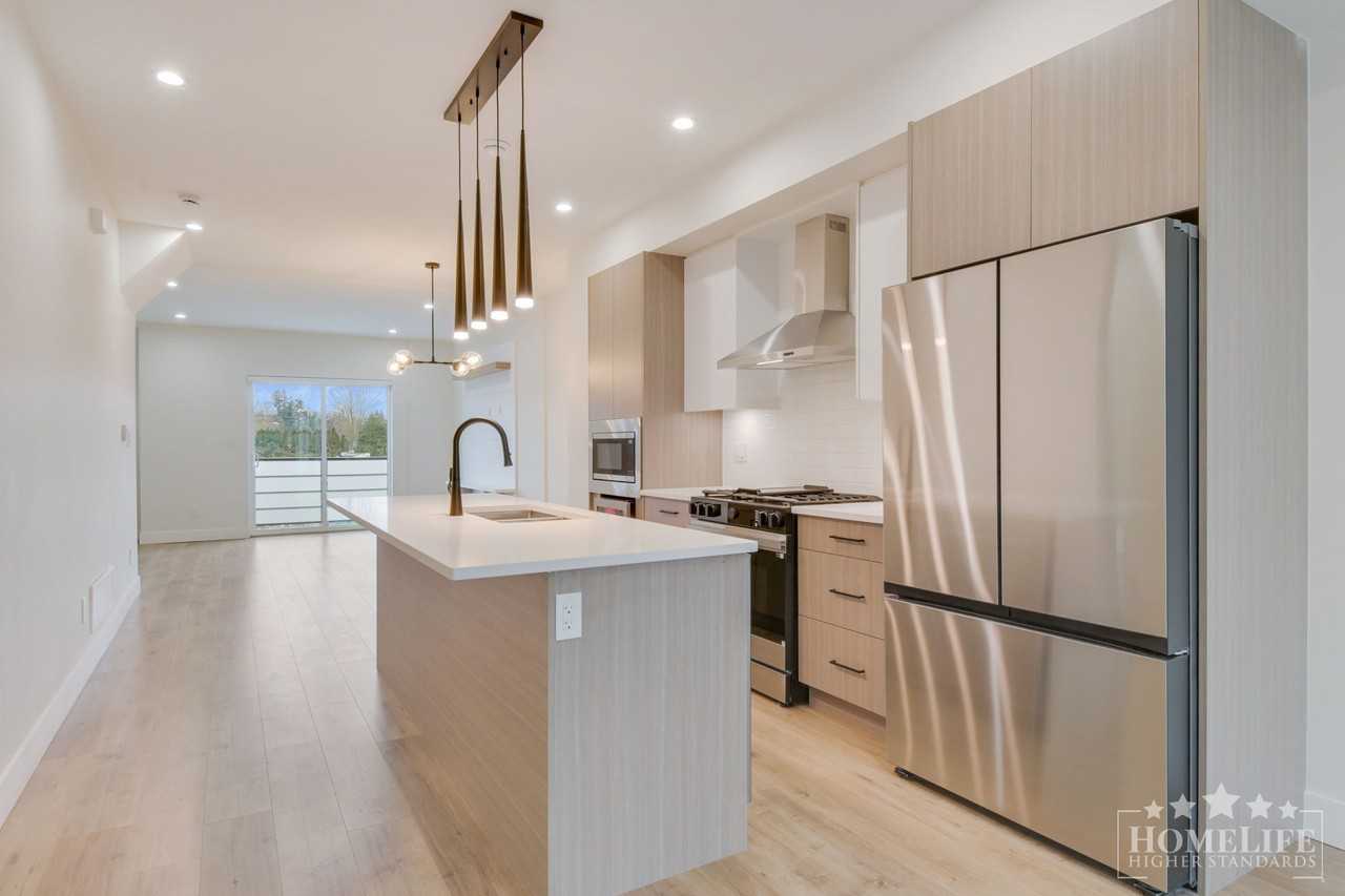 19 175a Street #19 - Photo 3 of 15