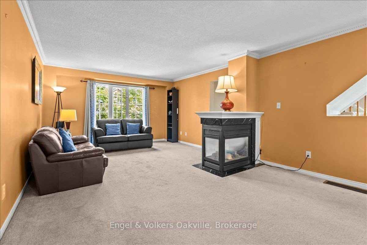 2561 Gill Crescent - Photo 6 of 28