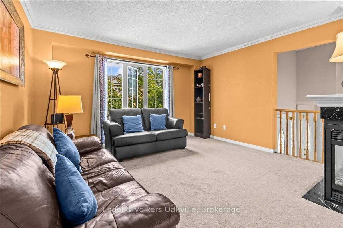 2561 Gill Crescent - Photo 7 of 28