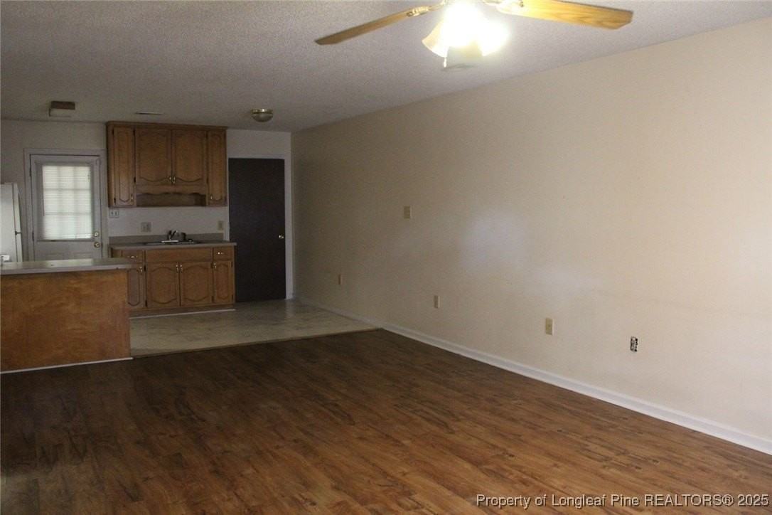 2411 Oak St - Photo 2 of 5