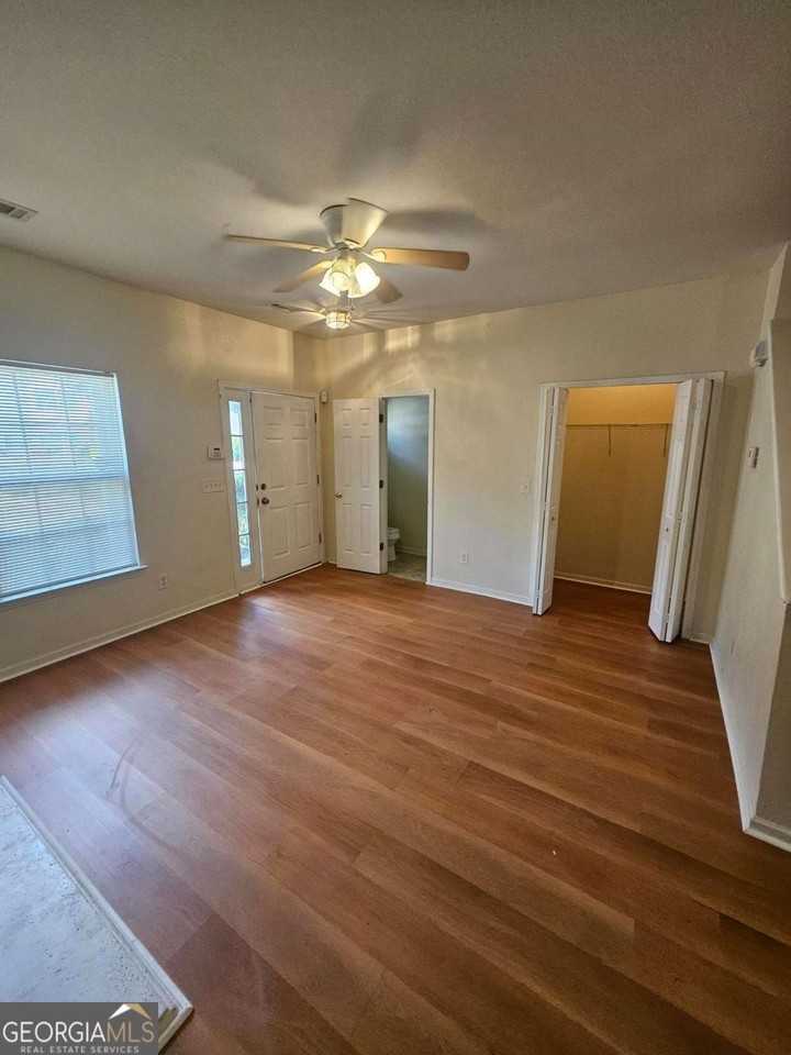 290 Brookview Dr - Photo 6 of 10