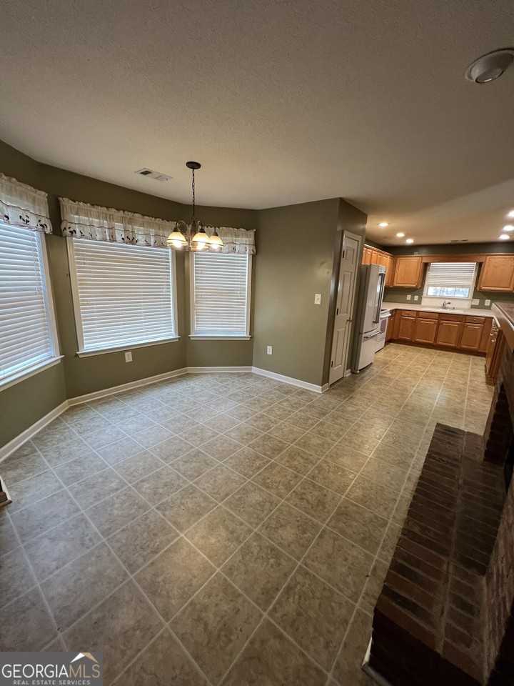 160 Crystal Ridge Circle - Photo 5 of 9