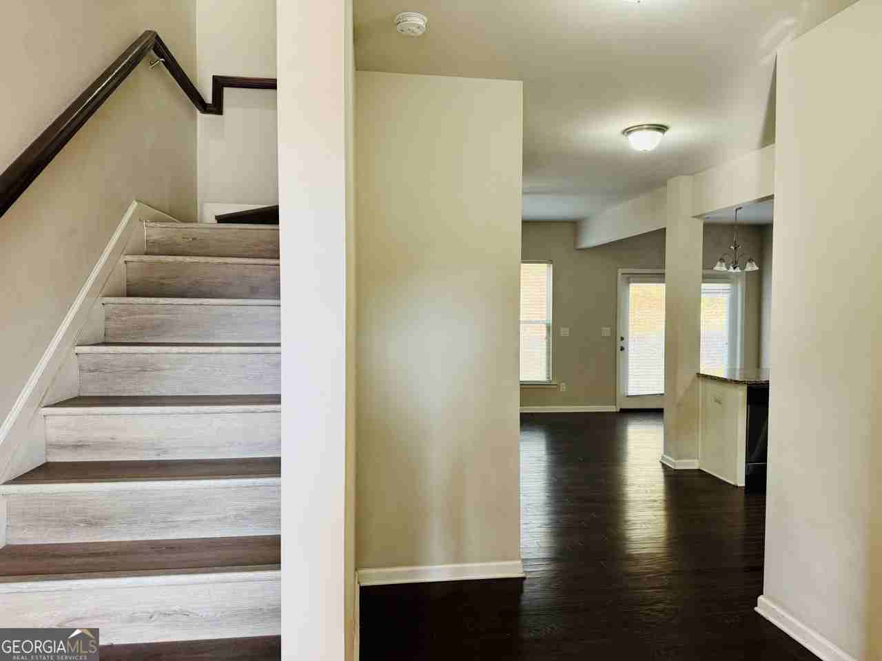 256 Highland Pointe Circle East - Photo 4 of 32