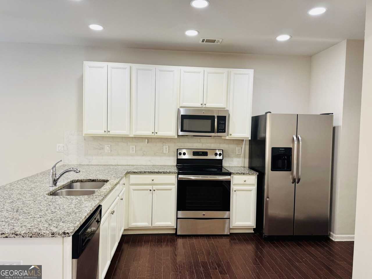 256 Highland Pointe Circle East - Photo 5 of 32