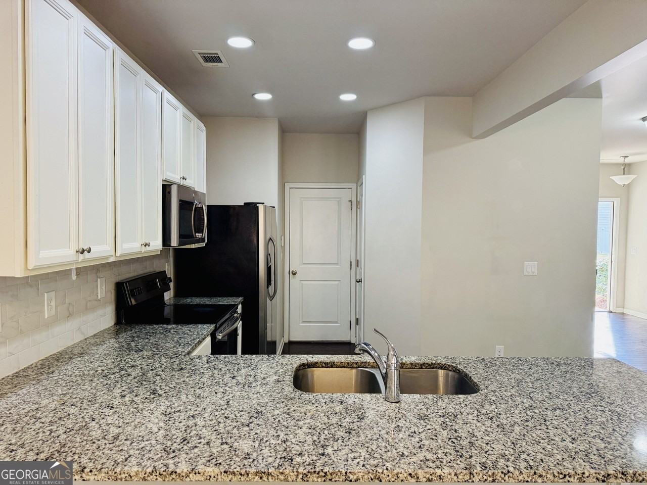 256 Highland Pointe Circle East - Photo 6 of 32