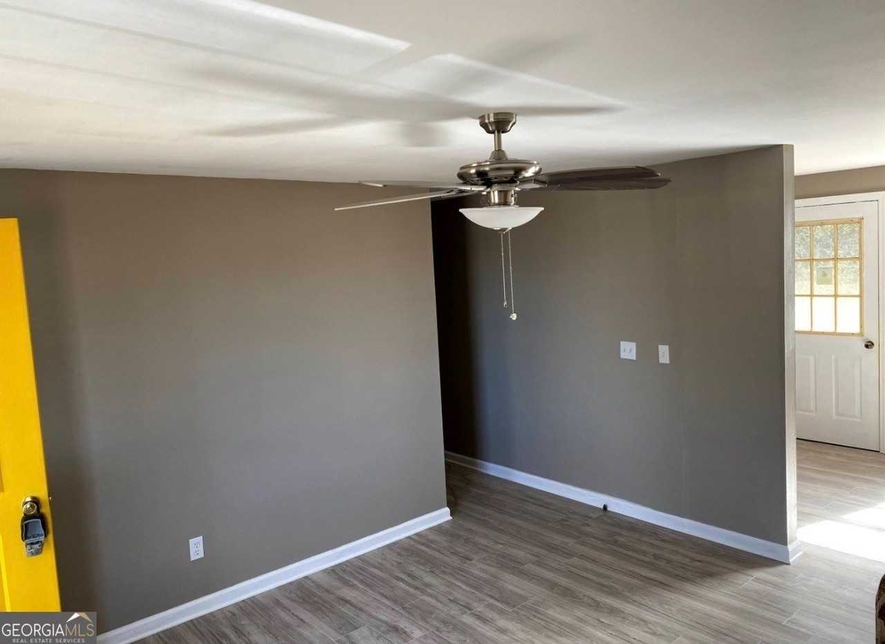 545 Spring St - Photo 2 of 9